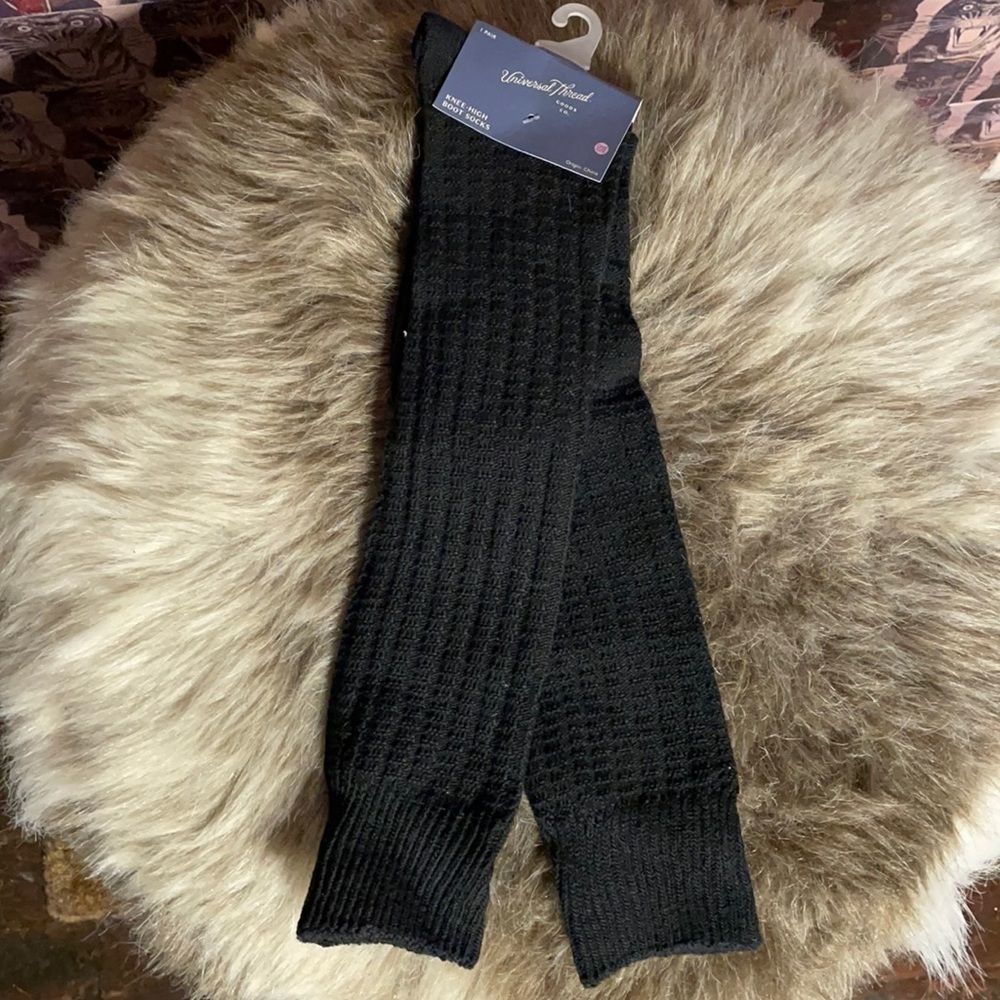 Universal Thread Socks - Picture 1 of 3